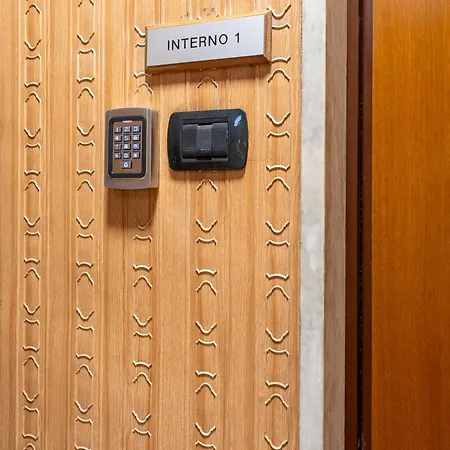 Principe Amedeo 184 公寓 *